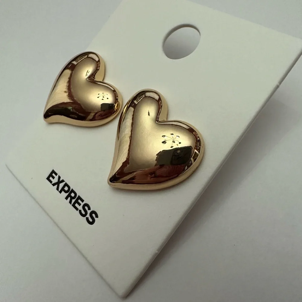 Express Heart Statement Stud Earrings in Shiny Gold - Picture 5 of 15